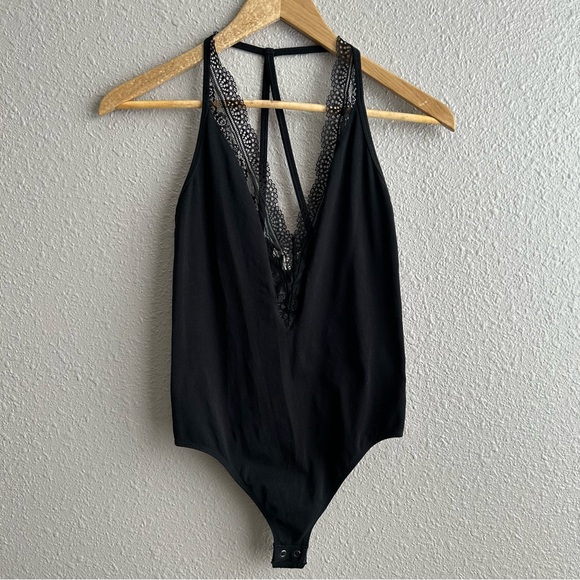 Express One Eleven deep v-neck lace trim‎ black bodysuit with strappy back - Picture 1 of 8
